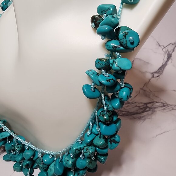 Turquoise colored chip bib Necklace - Picture 3 of 7